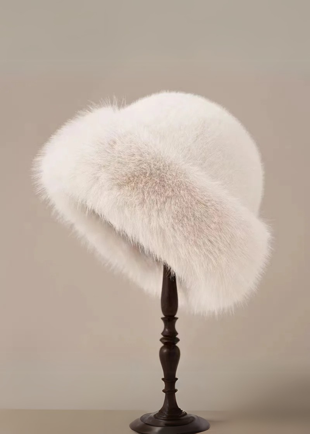 Noa – Elegant Winter Hat with Luxe Fur