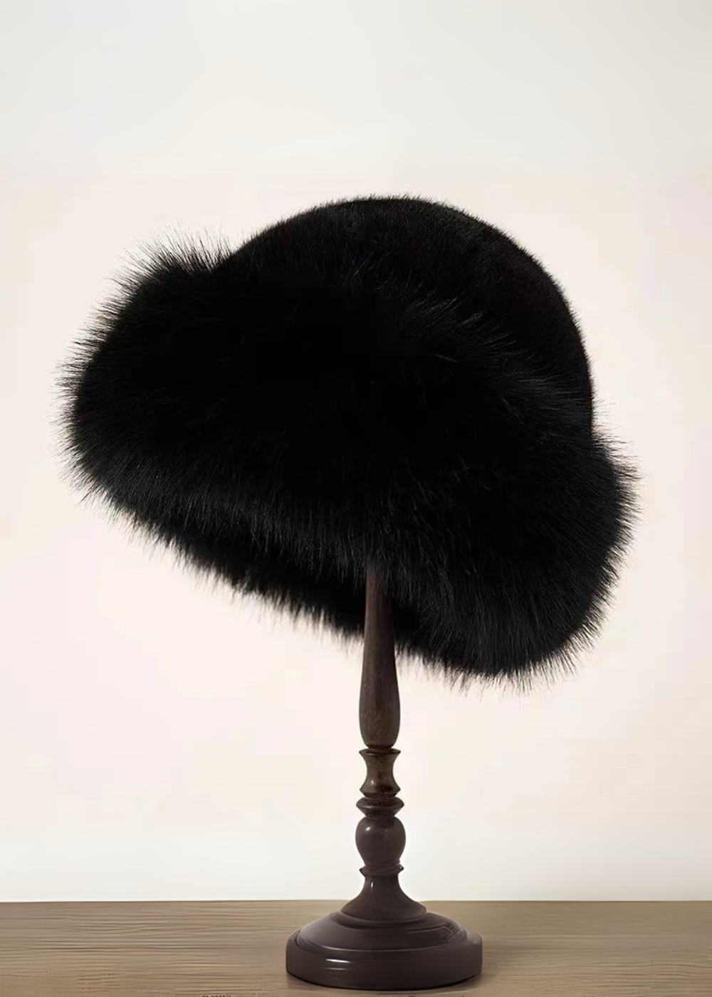 Noa – Elegant Winter Hat with Luxe Fur